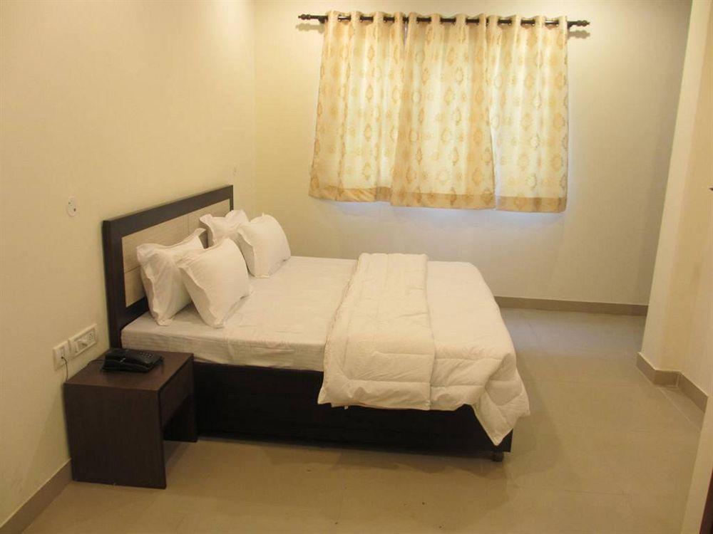 Hotel Chanakya Inn Új-Delhi Kültér fotó