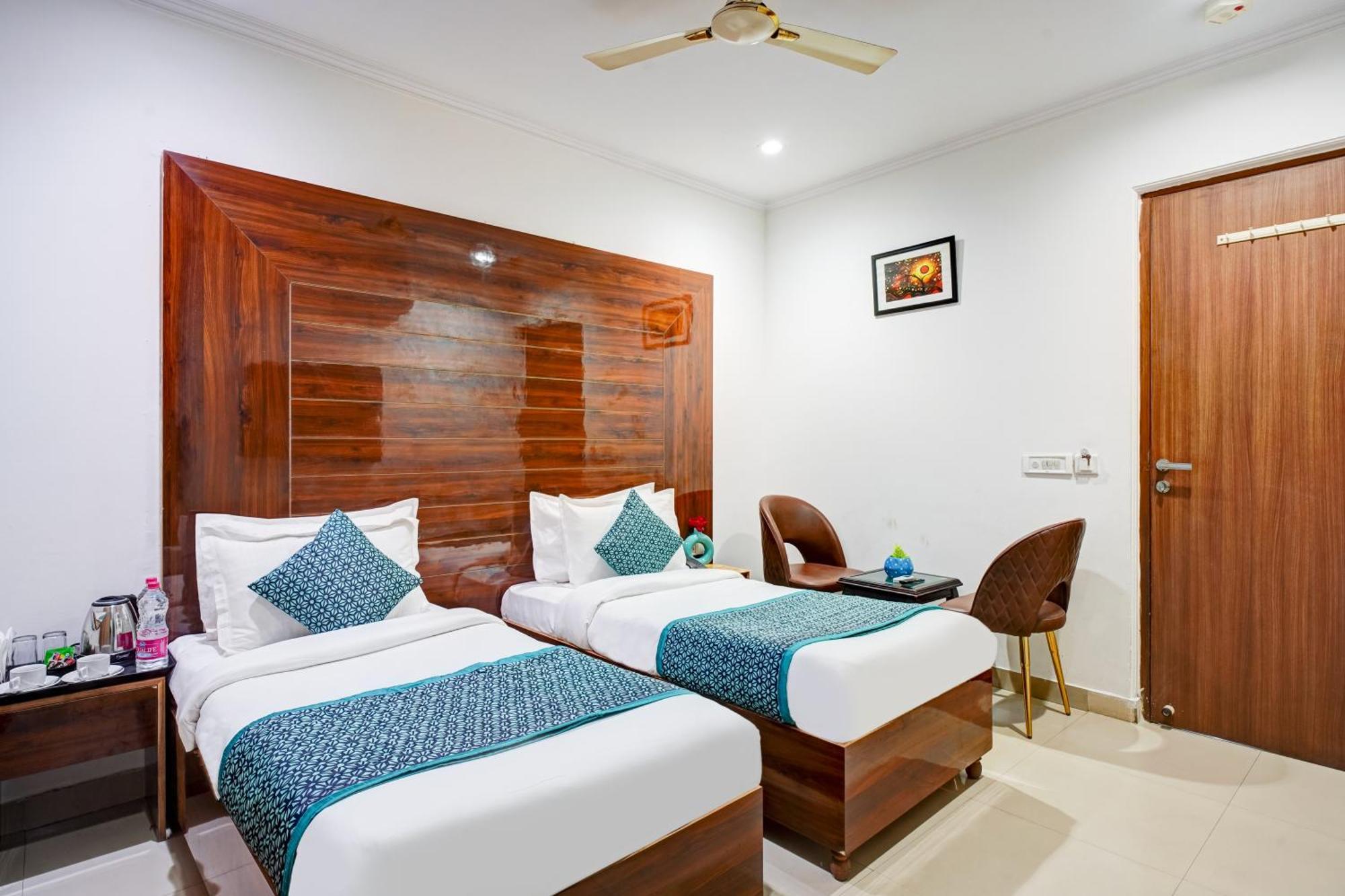 Hotel Chanakya Inn Új-Delhi Kültér fotó