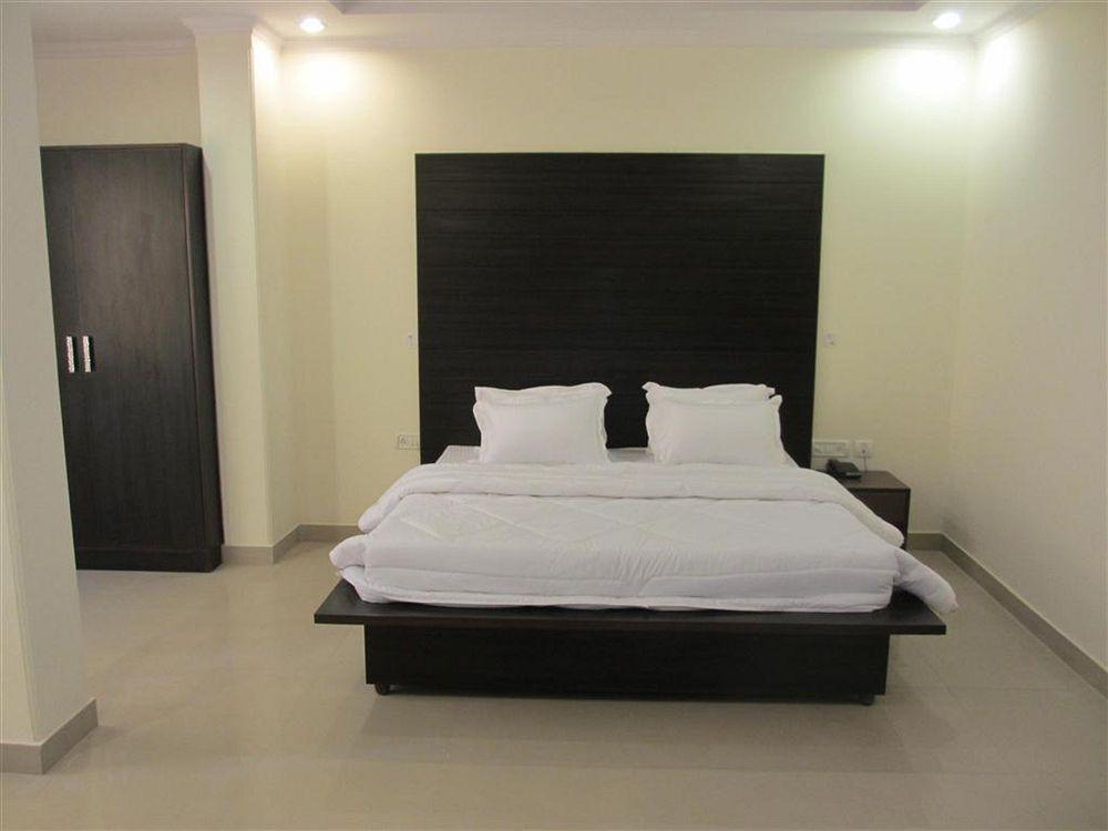 Hotel Chanakya Inn Új-Delhi Kültér fotó