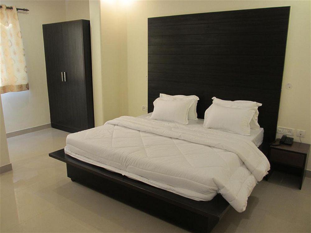 Hotel Chanakya Inn Új-Delhi Kültér fotó