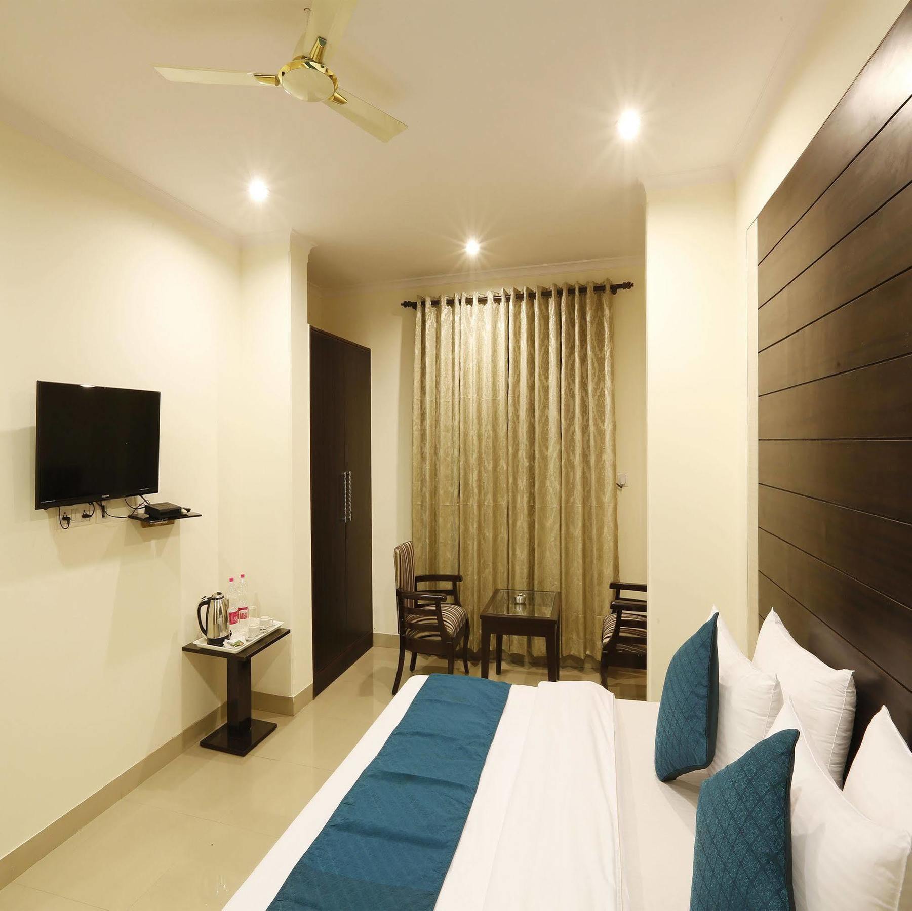 Hotel Chanakya Inn Új-Delhi Kültér fotó