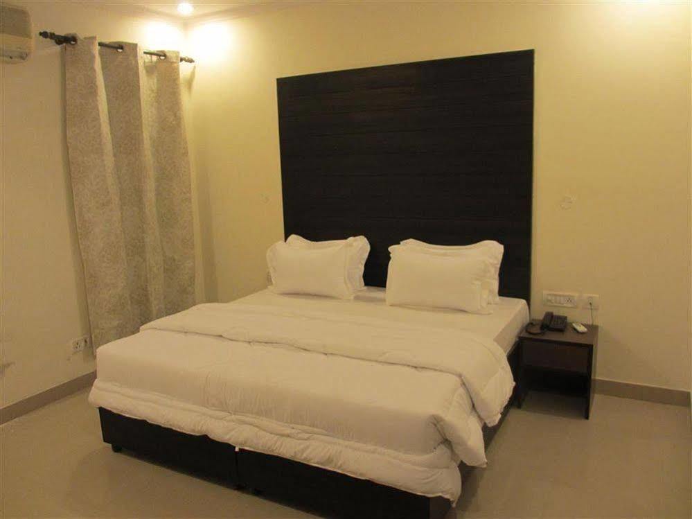 Hotel Chanakya Inn Új-Delhi Kültér fotó