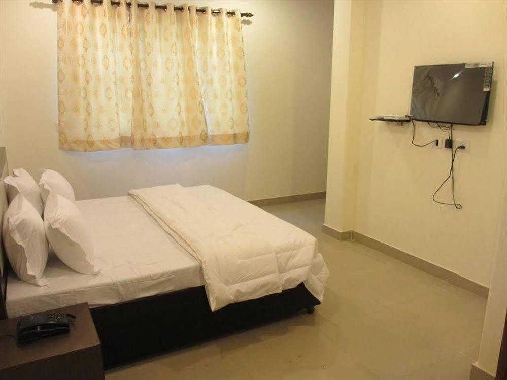 Hotel Chanakya Inn Új-Delhi Kültér fotó